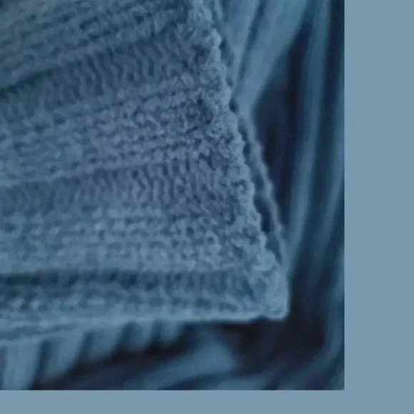 American Eagle blue mock turtle neck cropped sweater in M - Picture 2 of 3